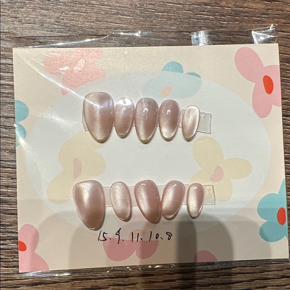 Press On Nail Set - Picture 3 of 6
